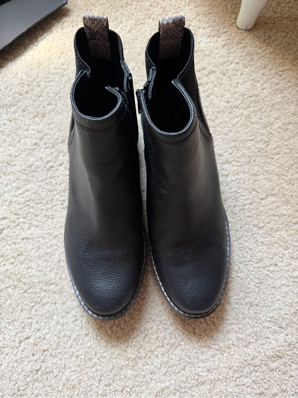 Universal Thread black booties